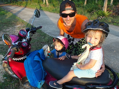 scooter en famille - thailande